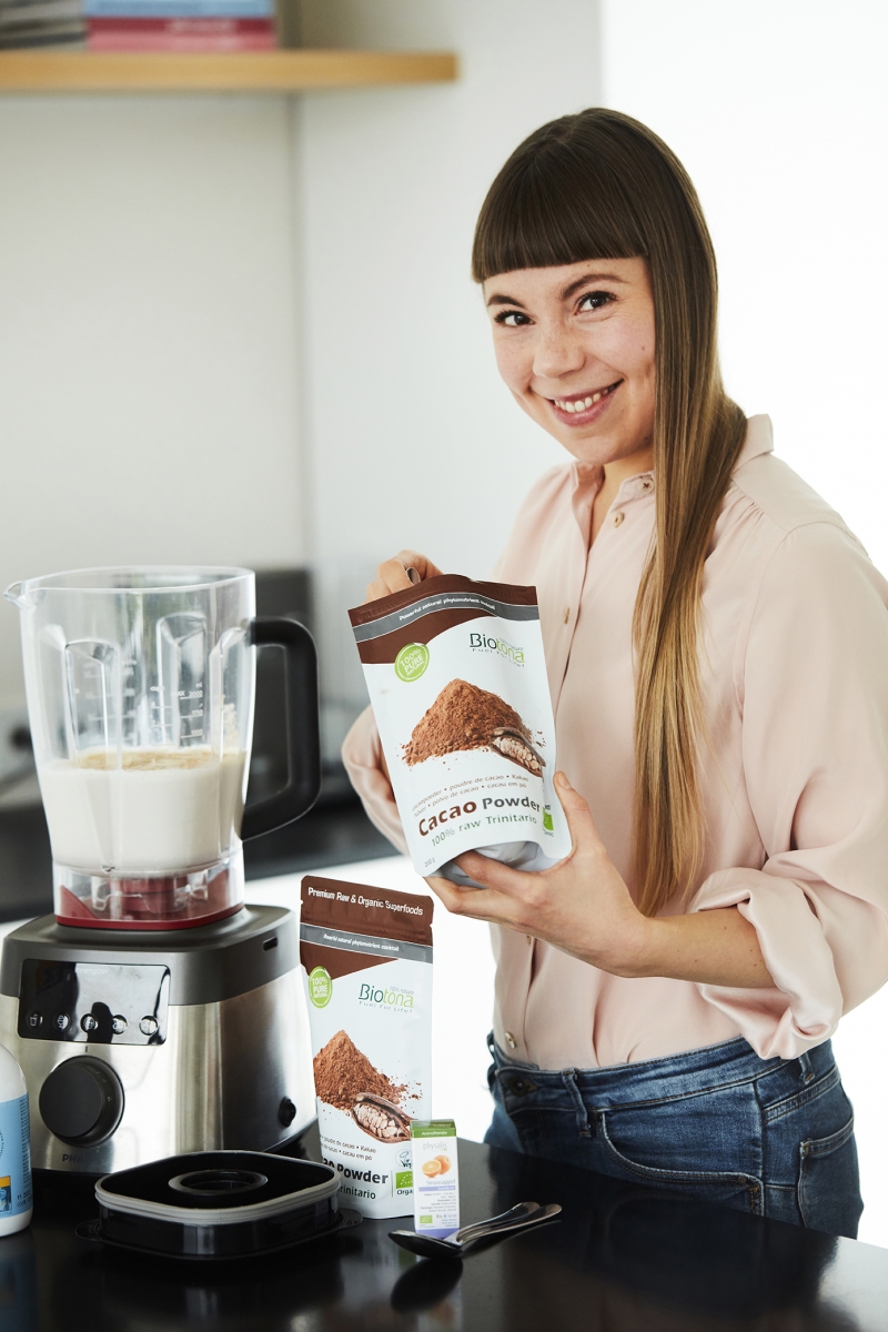 Keto Chocolademelk met Maca en Vegan Kokosslagroom_Cacao Latte (Low Carb + Lactosevrij)