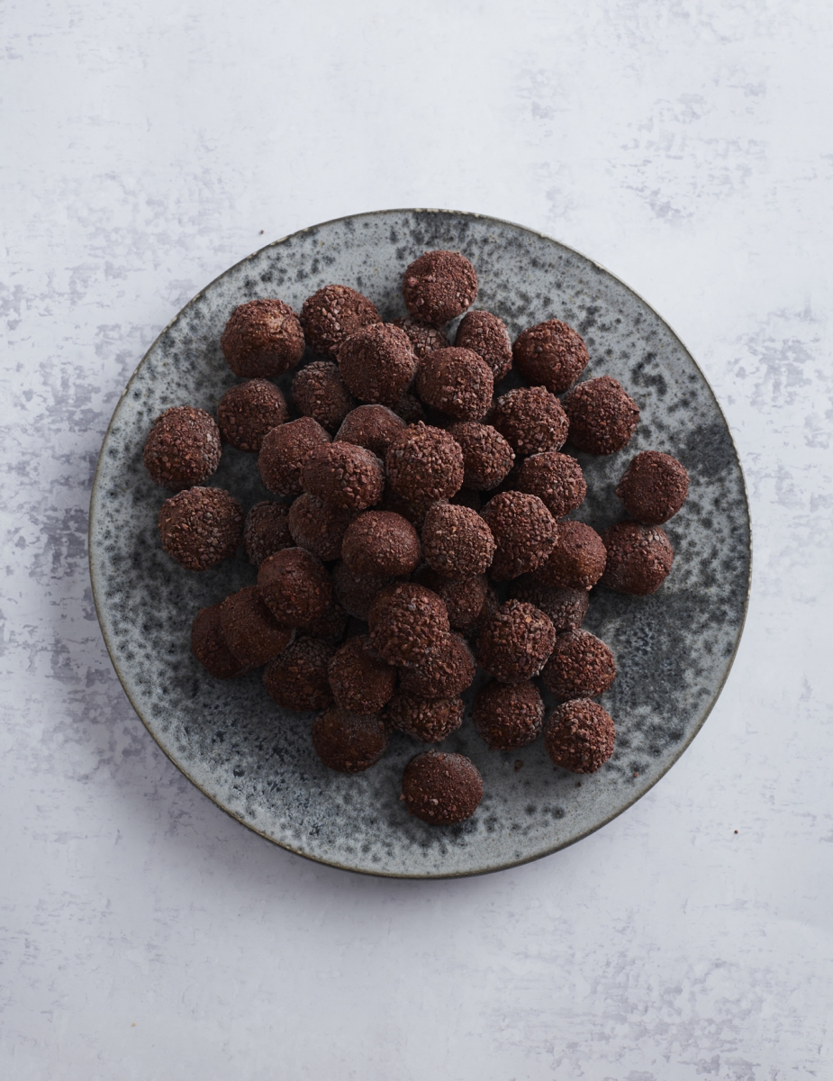 Chocoladeballetjes met amandelpasta (Vegan Keto, Suikervrij, Paleo, Koolhydraatarm)