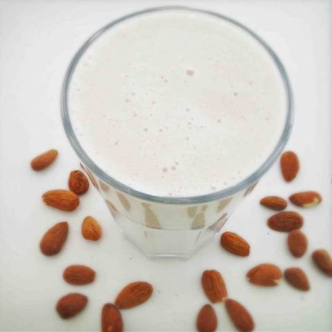 How to Make Fresh Almond Milk