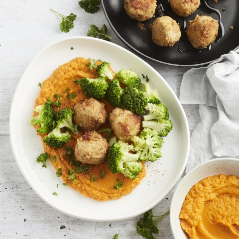 Carrot mash with meat balls