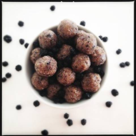 Raw Vegan Kokostruffels met Bosbes