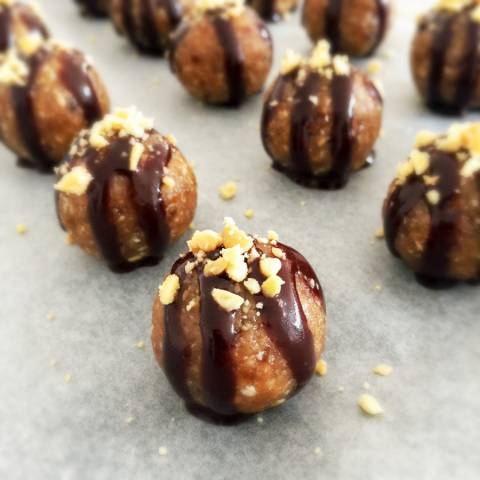 Energieballetjes met Pindakaas en Chocolade | Vegan ‘Snickers’ Cookie Dough