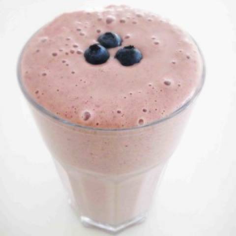 Raw Vegan Banana Berry Protein Shake (to Get a Flatter Belly!)