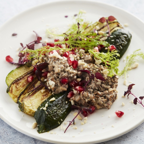 Toast Champignon met Gegrilde Courgette en Tempeh ‘Bacon’ (Vegan Keto, Glutenvrij)