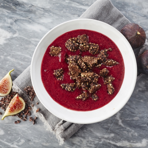 Valentijnsrecept: Bessenijs Smoothie Bowl met Donkere Chocolade Granola (Vegan Keto, Suikervrij, Paleo)