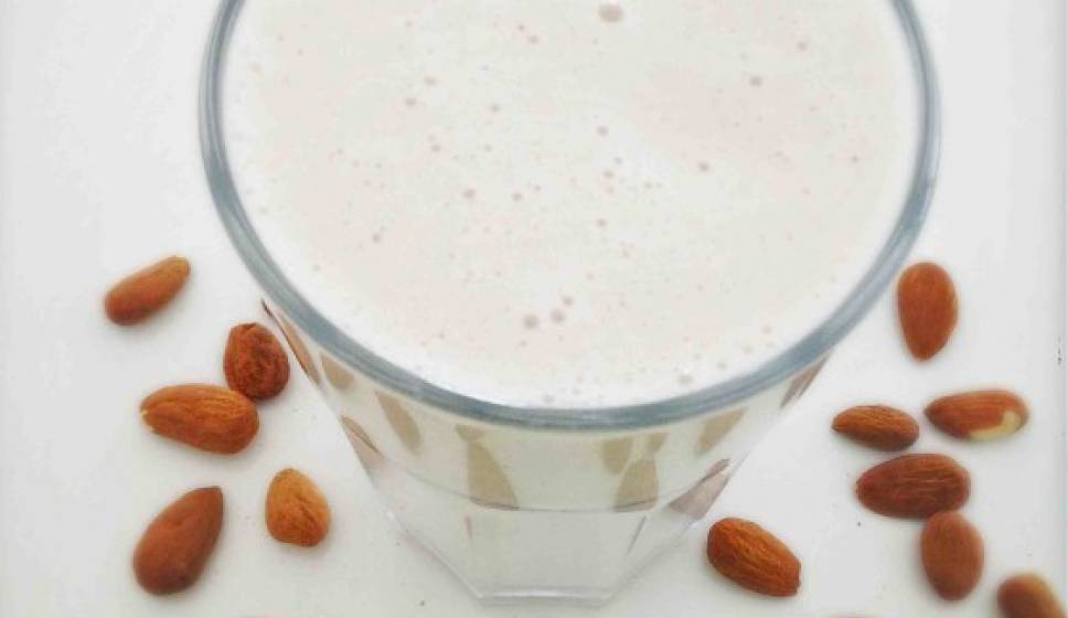 How to Make Fresh Almond Milk