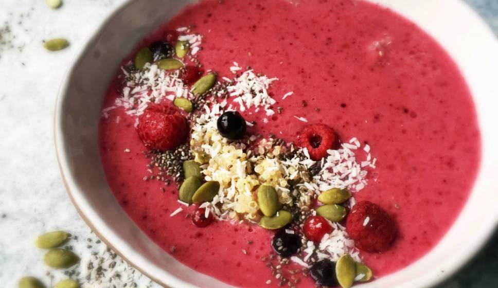 Gezond ontbijt: Breakfast Bowl met Quinoa en Bessen