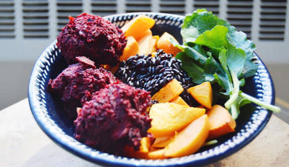 Buddha Bowl with Beetroot Falafel | Inspiration: Isabelle from The Plantiful & Jenné from Sweet Potato Soul