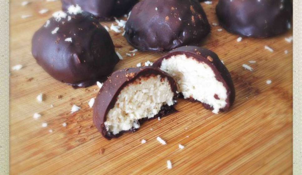 Chocolade Kokosballetjes (Gezonde Bounty)