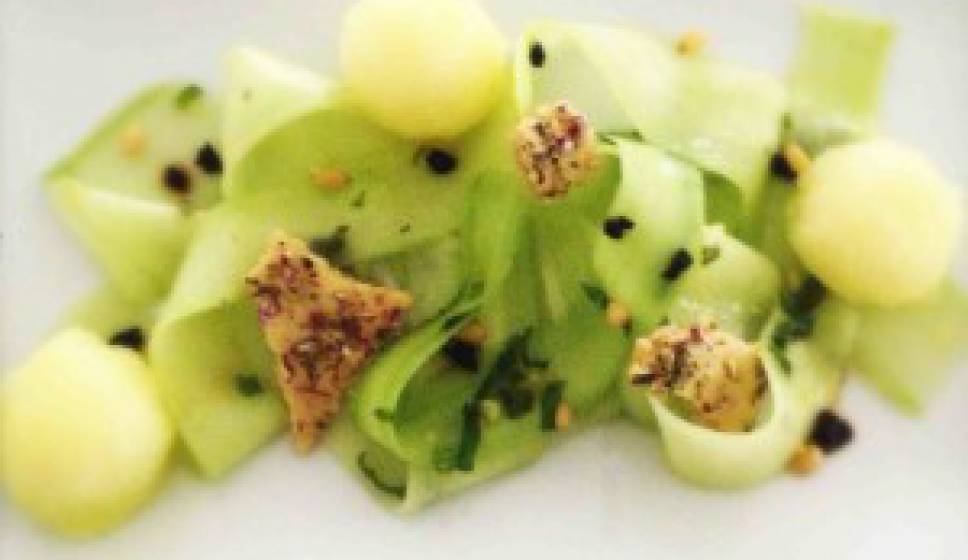 Komkommer-Meloensalade met Zoete Muntdressing