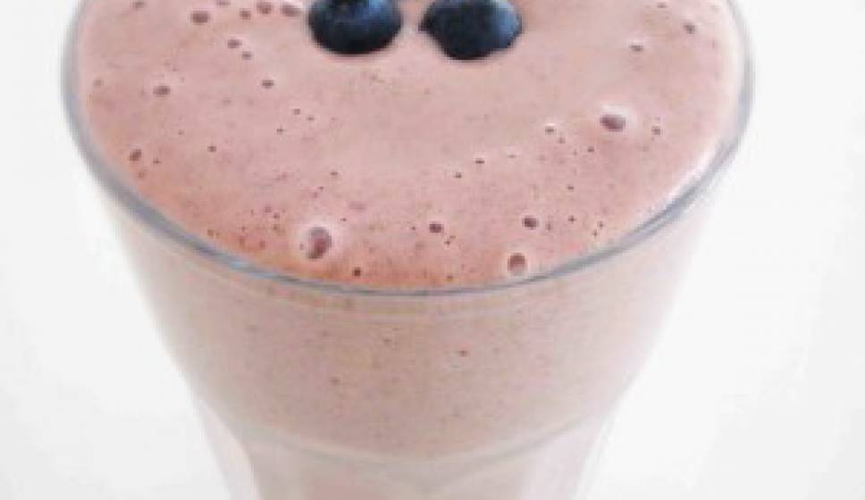 Raw Vegan Banana Berry Protein Shake (to Get a Flatter Belly!)