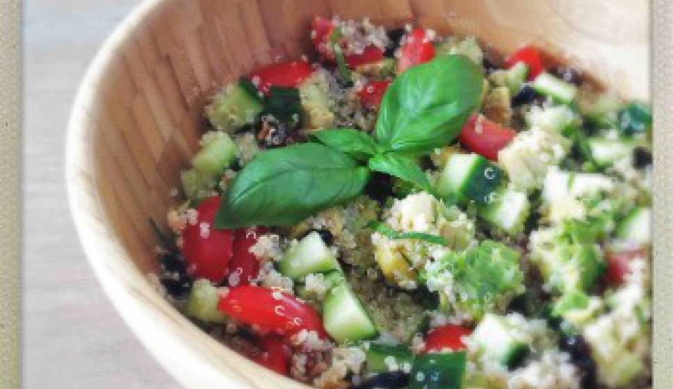 My Favorite Summer Quinoa Salad (Healthy Lunch Idea!)