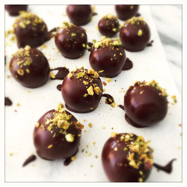 Christmas Chocolate Truffles Easy Raw Vegan Recipe