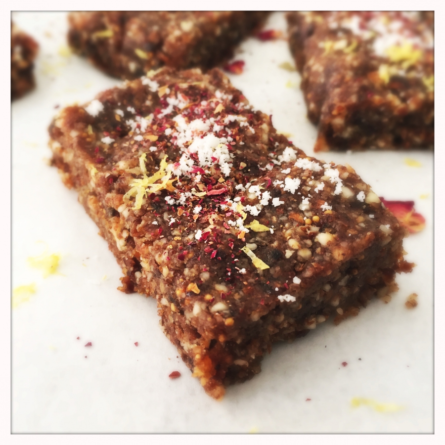 Easy 5Ingredient Fig Pecan Energy Bars (Homemade Larabars)