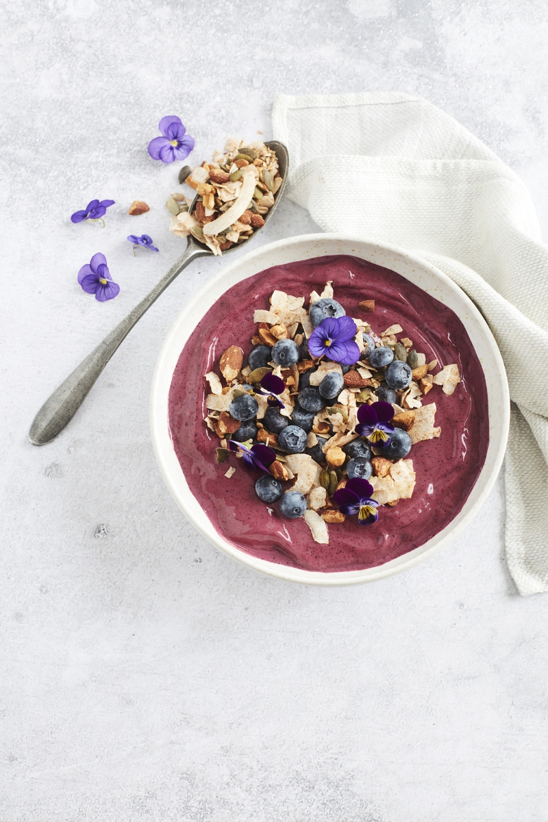 Vegan Blueberry Smoothie Bowl to Boost Your Energy! Only 5 ingredients. Dairy Free, Gluten Free, Refined Sugar Free.