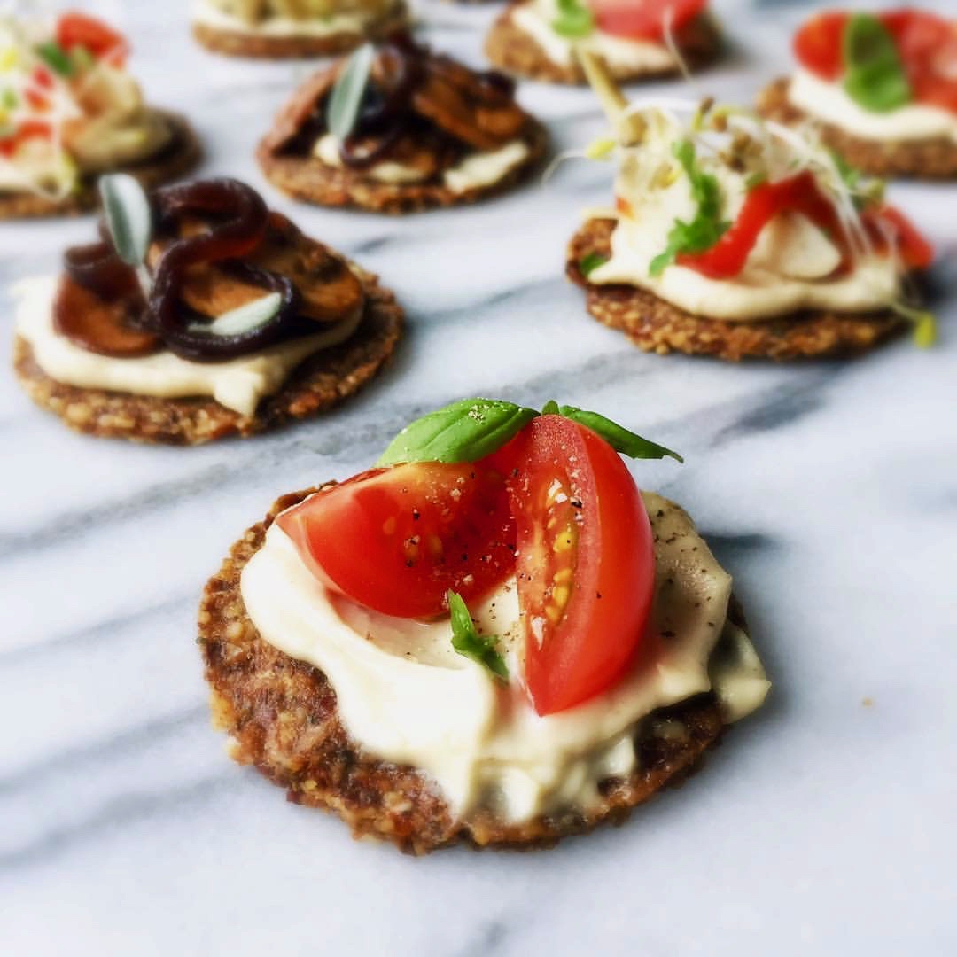 Vegan pizza bites with cashew cheeze