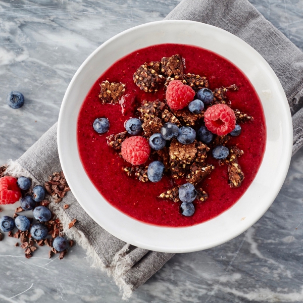 Berry smoothie bowl with ALL GOOD chocolate granola