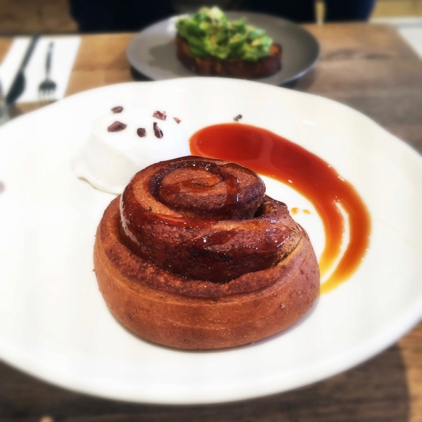 Vegan Cinnamon Roll & Coconut Ice Cream at Farmacy Notting Hill