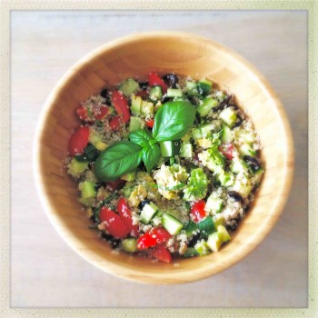 My Favorite Summer Quinoa Salad (Healthy Lunch Idea!)