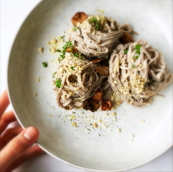 Vegan Spaghetti Carbonara with Tempeh Bacon | Spiralizer recipe